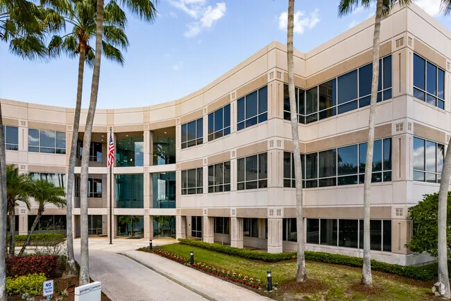 Understanding the Florida Market (Exploring Commercial Real Estate Investment Strategies in Florida)